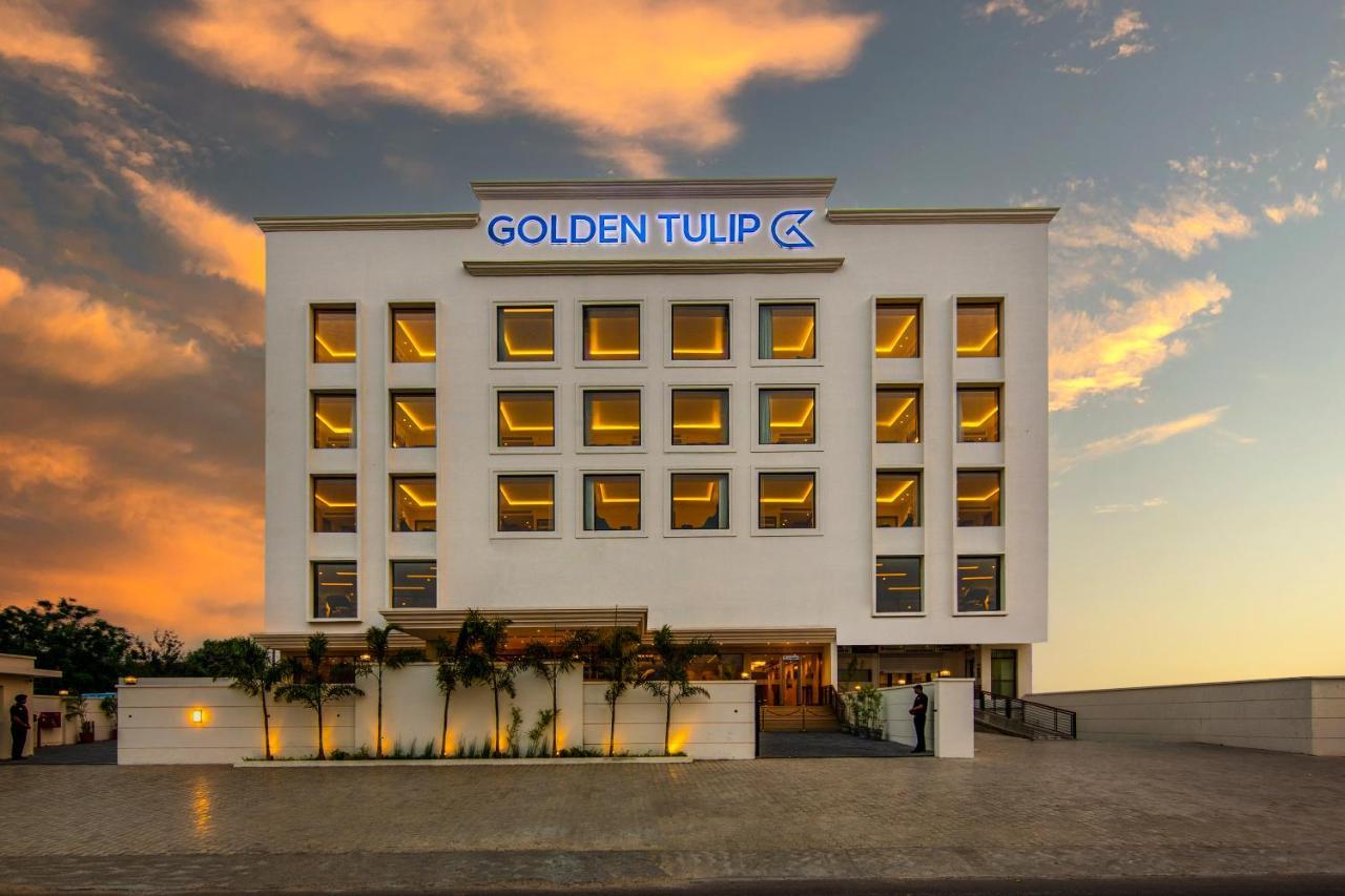 Отель Golden Tulip Джаландхар Экстерьер фото
